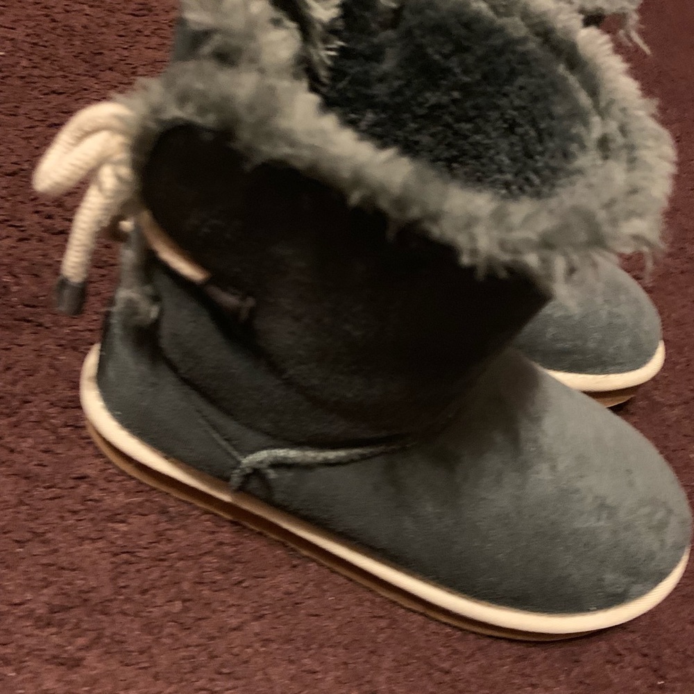 Boots - Picture 2 of 3